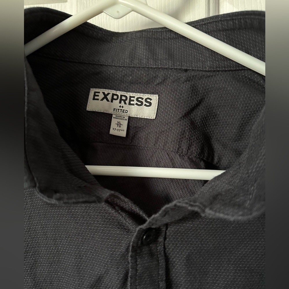 Mens Express button down shirt. In great condition - Picture 3 of 3
